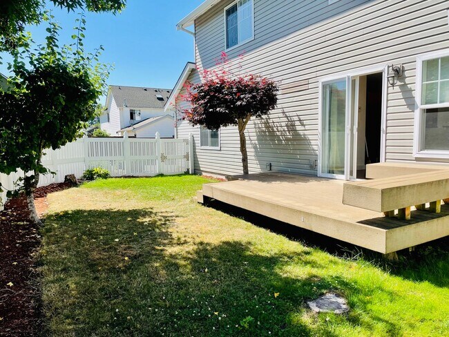 Building Photo - 3 Bedroom DuPont Home for Rent