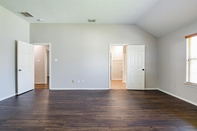 Building Photo - 10502 Scenic Cove Ct