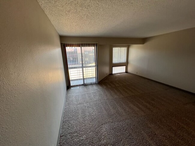 Building Photo - Multi-family Apartment Community