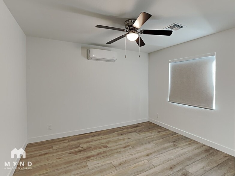 Building Photo - 7520 E Portland St