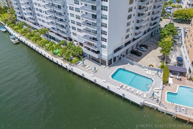 Building Photo - 137 Golden Isles Dr