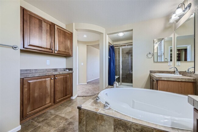 Building Photo - 4 Bedroom Single Family Home For Rent in Highlands Ranch