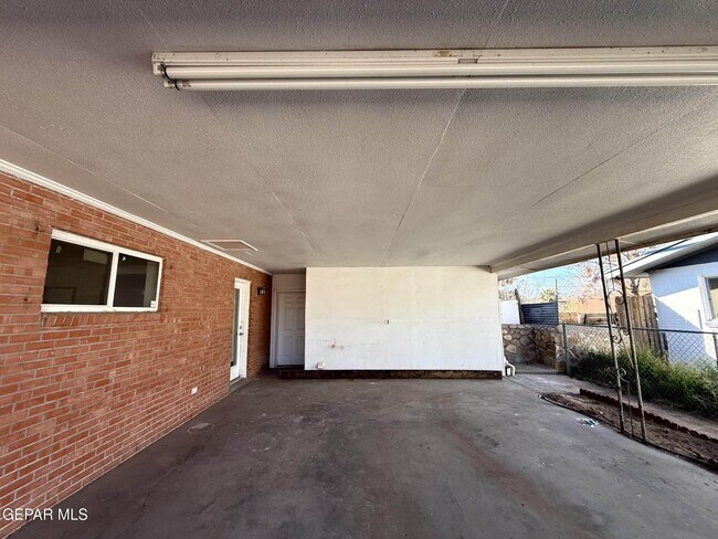 Building Photo - 2801 Hawick Rd