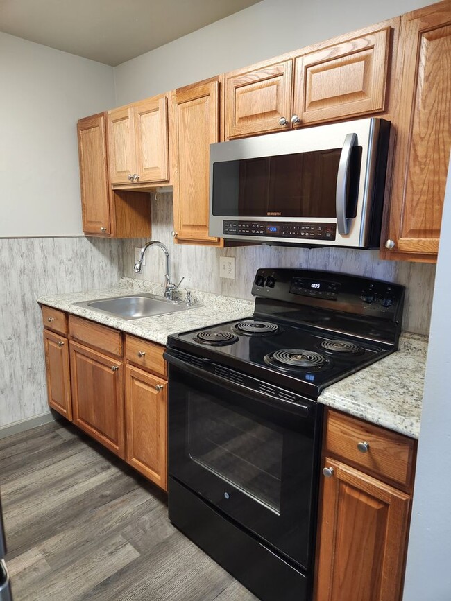 Building Photo - PM 231 - 521-523 W. 5th Street
