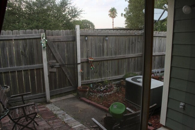 Building Photo - 2800 Longmire Dr