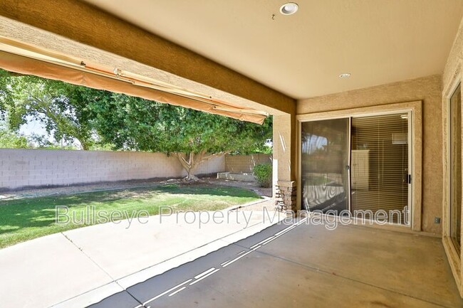Building Photo - 1550 N Robin Ln