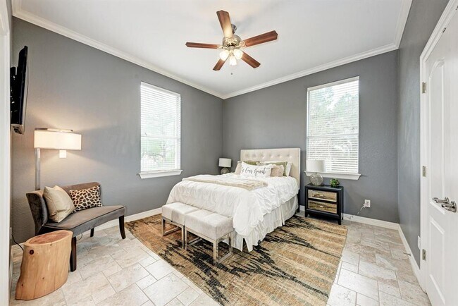 Building Photo - 545 Tom Sawyer Rd