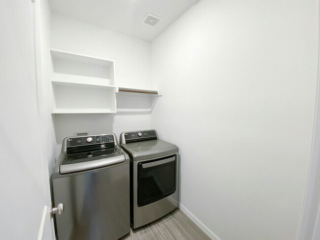Building Photo - 11452 White River Dr