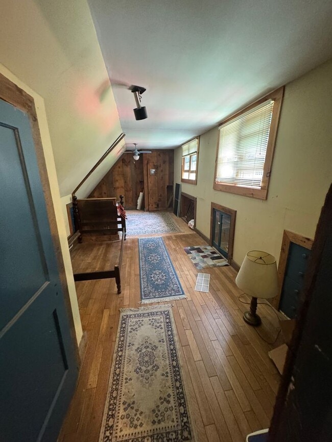 Building Photo - Beautifully Furnished Three Bedroom Home