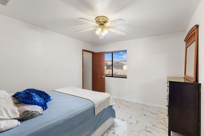 Building Photo - 1099 Pueblo Dr
