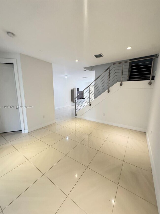 Building Photo - 10550 NW 65th Ln