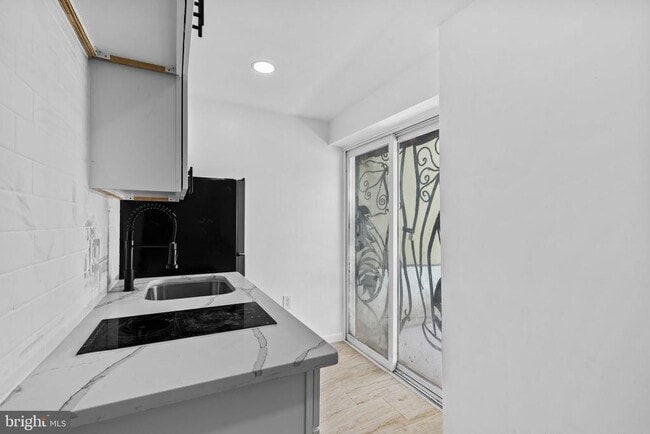 Building Photo - 1223 Spruce St