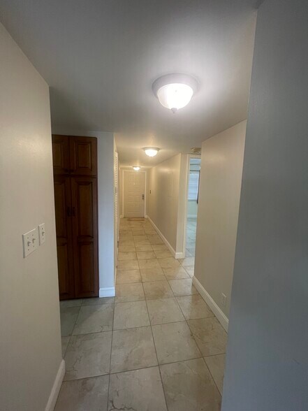 Building Photo - 2073 Coral Ridge Dr