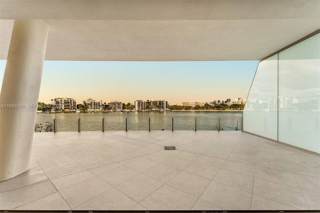 Building Photo - 5 Grove Isle Dr