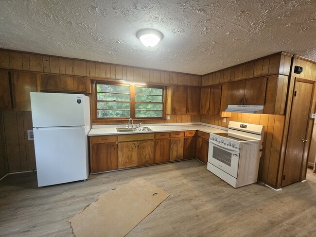 Building Photo - 731 Maxanna Dr