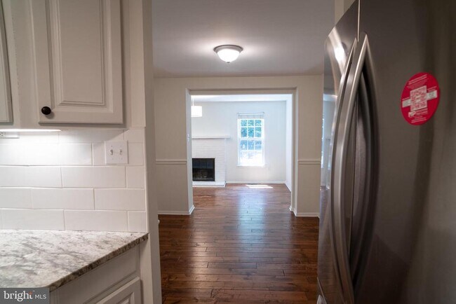 Building Photo - 10100 Walnut Wood Ct
