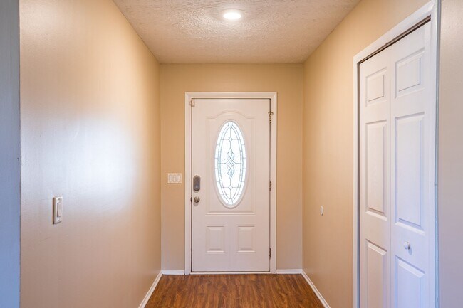 Building Photo - Great Rental in Heritage South!