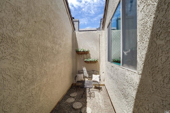 Building Photo - 915 Tipperary Dr