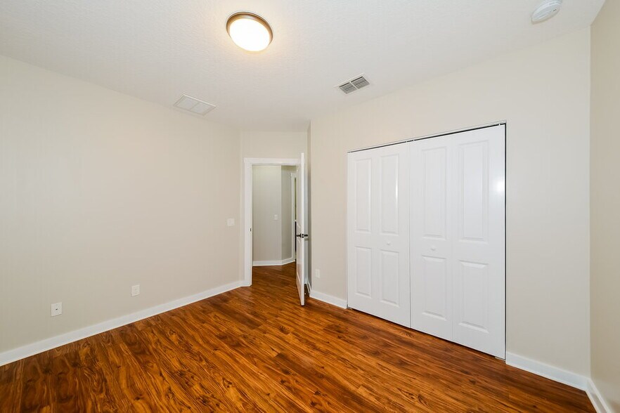 Building Photo - 11826 Forest Park Cir