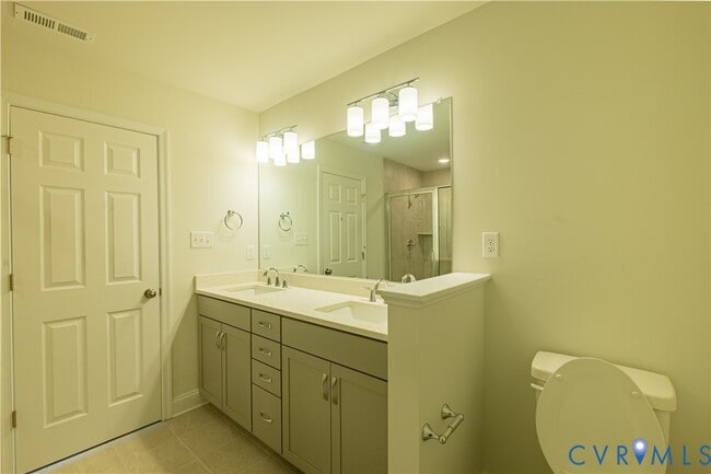Building Photo - 15225 Dunton Ave