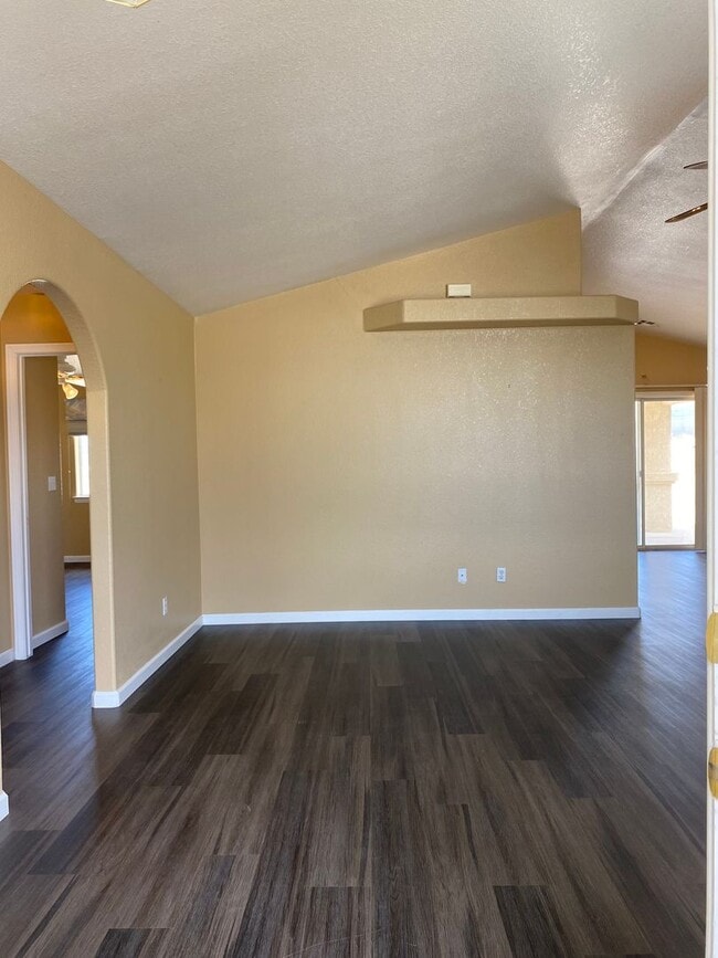 Building Photo - COUNTRY PLACE II U3 - Bluebird Avenue