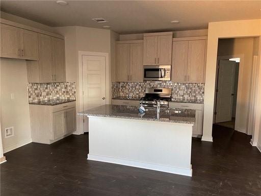 Building Photo - 804 Bridle Creek Dr