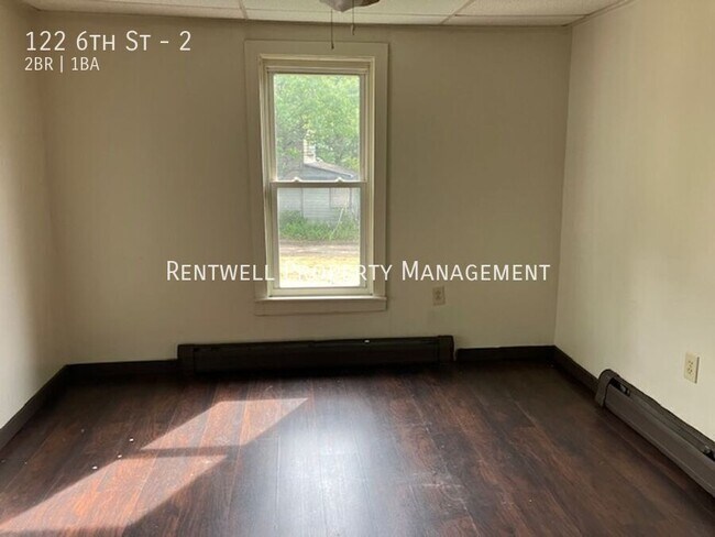Building Photo - 122 6th St