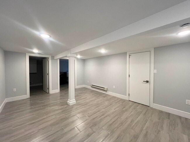 Building Photo - 46 Tuttle St