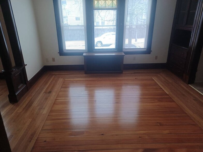 Dining Rm view 2 - 827 Carew St