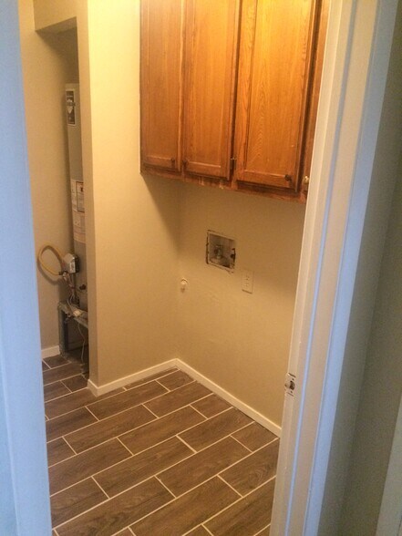 Building Photo - 1604 15th Pl