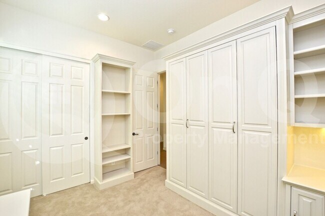 Building Photo - 20565 W Nelson Pl