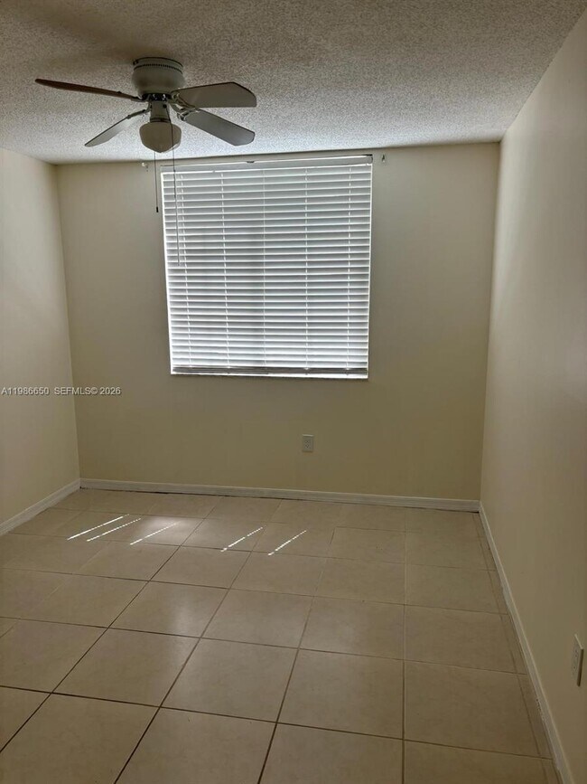 Building Photo - 655 SW 111th Way