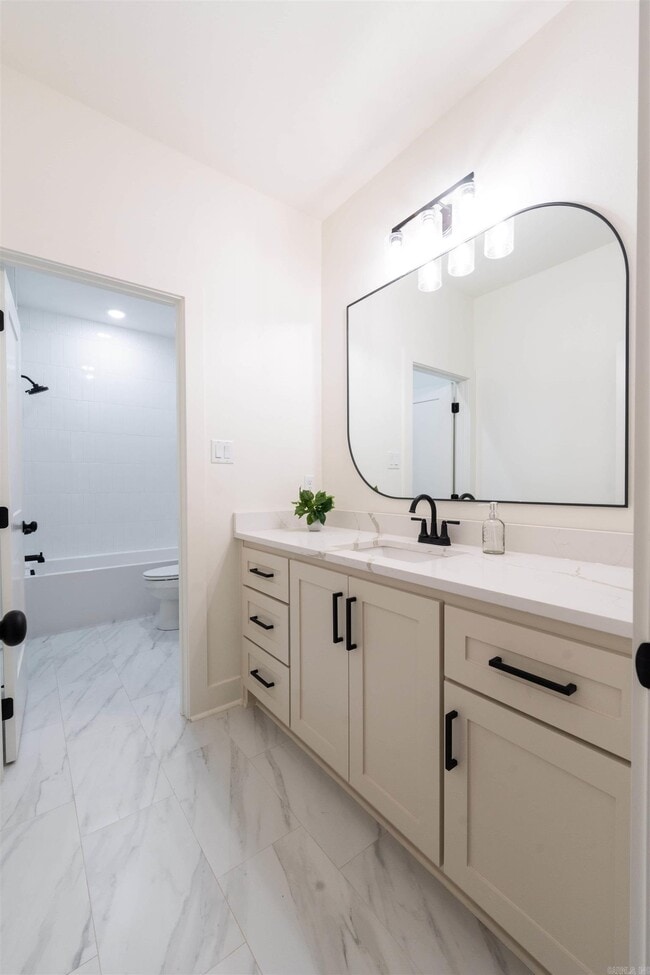 Building Photo - 141 Ridgeview Trl