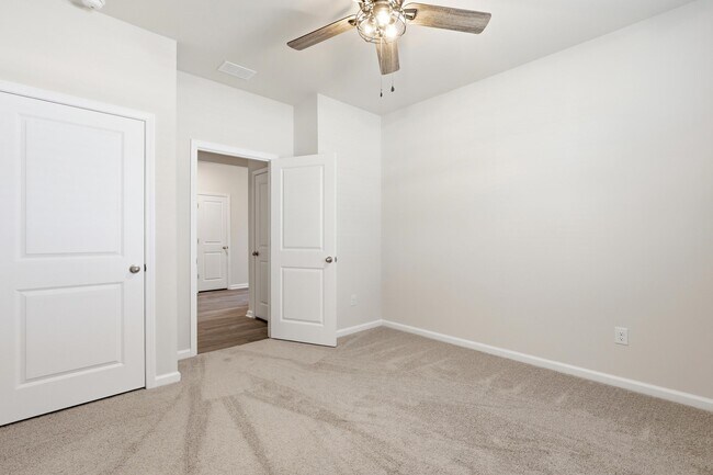 Building Photo - 114 Brooks Dr