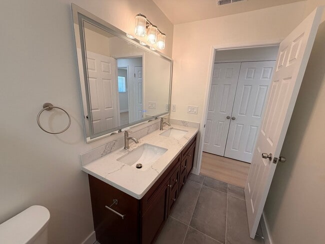 Building Photo - EBN T 10121