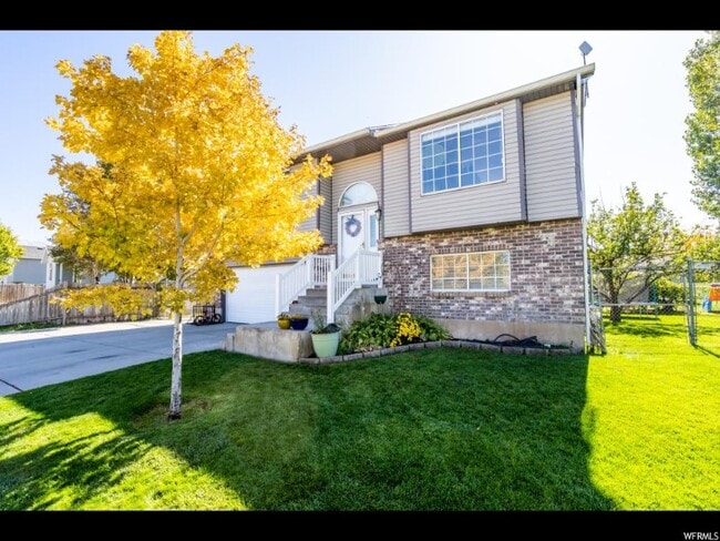 Building Photo - 1243 1870 N