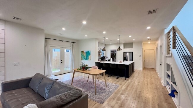 Building Photo - 917 NE Arleta Gardens