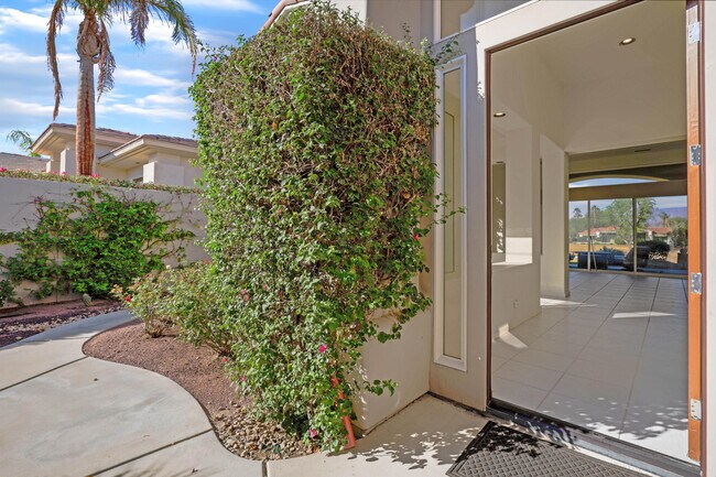 Building Photo - 830 Hawk Hill Trail