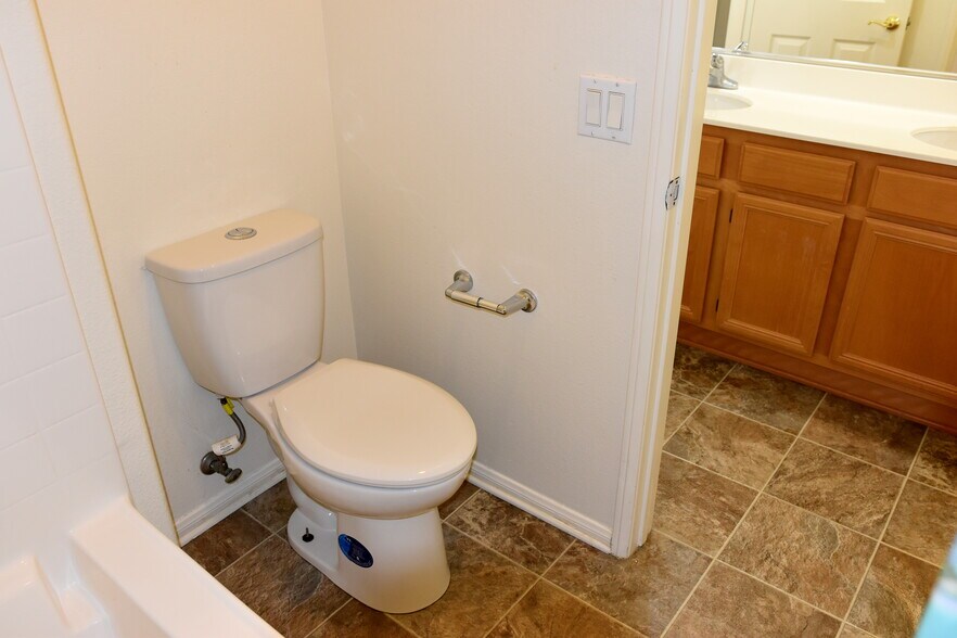 Building Photo - 25841 Silva Ct