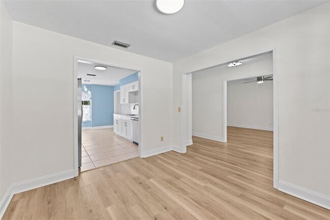 Building Photo - 1908 N Village Ave