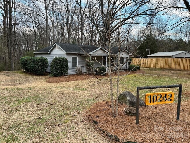 Primary Photo - 10242 Barberville Rd