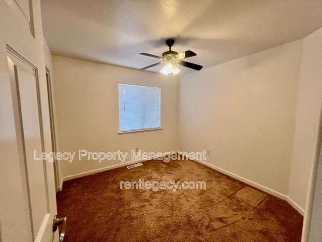 Building Photo - 2750 Parkview Terrace