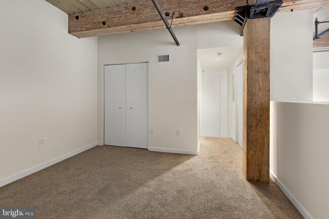 Building Photo - 303 Vine St
