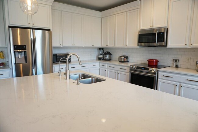 Building Photo - 8604 Capitol View Dr