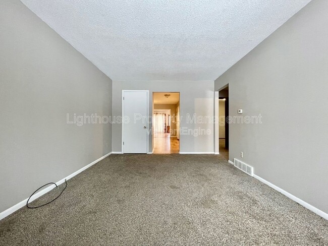 Building Photo - 1054 Royal Oak St SW