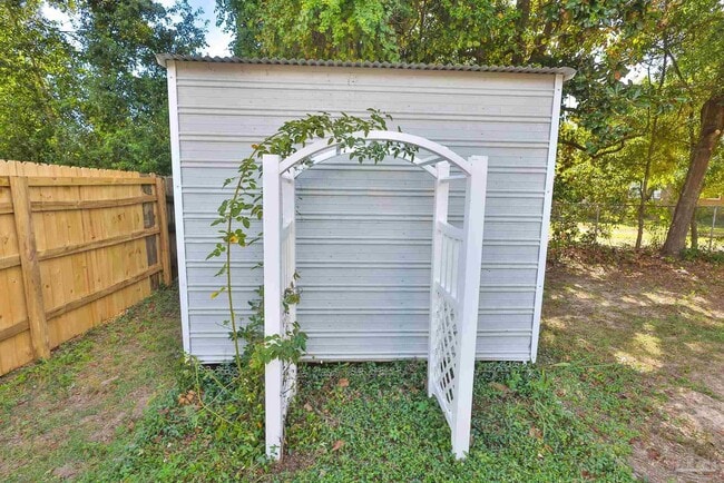 Building Photo - 3795 Summer Dr