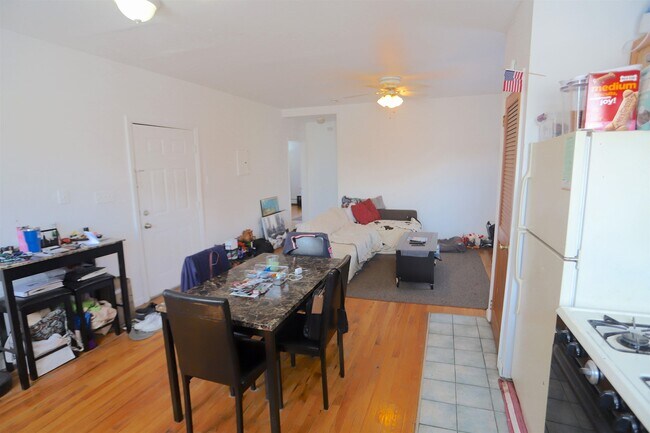 Building Photo - 423 Jackson St