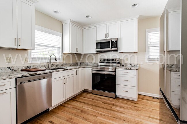 Building Photo - Pristine 4 Bedroom / 2 Bathroom Home | Wes...