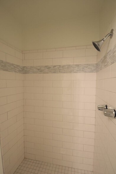 Building Photo - 12427 Riverside Dr