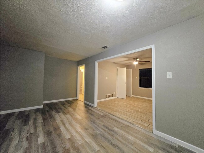 Building Photo - 12008 Bellafonte Dr